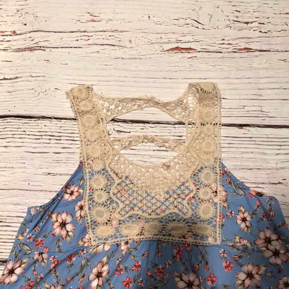 ⬇️ JUST REDUCED! ⬇️ Floral Top NWT!! 🌺 - Picture 5 of 5